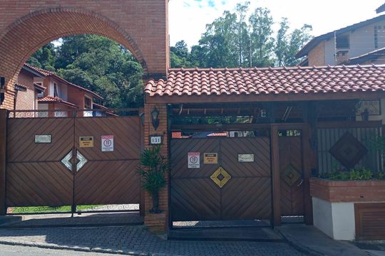 Fachada de casa para alugar com 4 quartos, 580m² em Vila Albertina, São Paulo