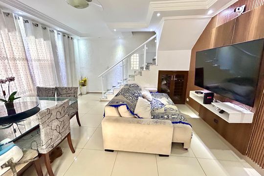 Sala de casa à venda com 3 quartos, 194m² em Parque Santo Antonio, Guarulhos