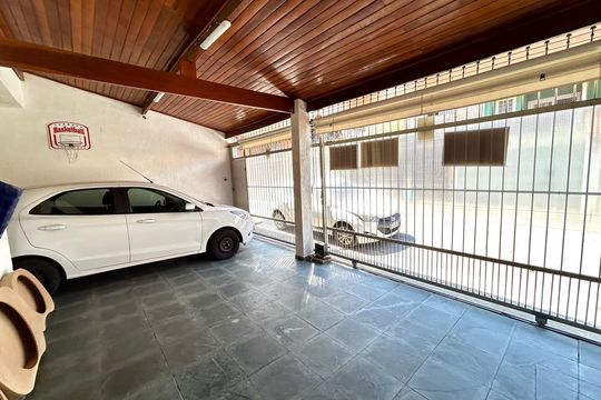 Garagem de casa à venda com 3 quartos, 194m² em Parque Santo Antonio, Guarulhos