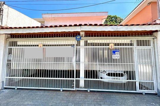Placa instalada na fachada do imóvel de casa à venda com 3 quartos, 194m² em Parque Santo Antonio, Guarulhos