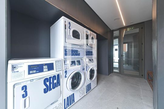 Lavanderia  de kitnet/studio para alugar com 1 quarto, 27m² em Cidade Monções, São Paulo