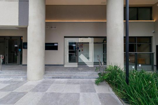 Fachada portaria  de kitnet/studio para alugar com 1 quarto, 27m² em Cidade Monções, São Paulo