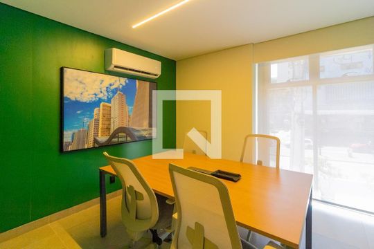 Sala de reunião  de kitnet/studio para alugar com 1 quarto, 27m² em Cidade Monções, São Paulo