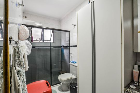 Banheiro de casa à venda com 2 quartos, 84m² em Campestre, Santo André