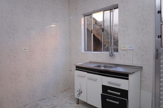 Cozinha de casa para alugar com 1 quarto, 20m² em Cidade Tiradentes, São Paulo