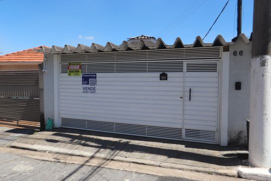 Fachada de casa à venda com 6 quartos, 174m² em Vila Santa Clara, São Paulo