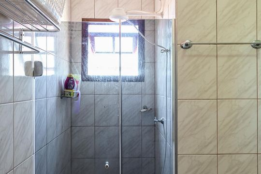 Banheiro Suíte  de casa para alugar com 3 quartos, 101m² em Parque Monte Alegre, Taboão da Serra