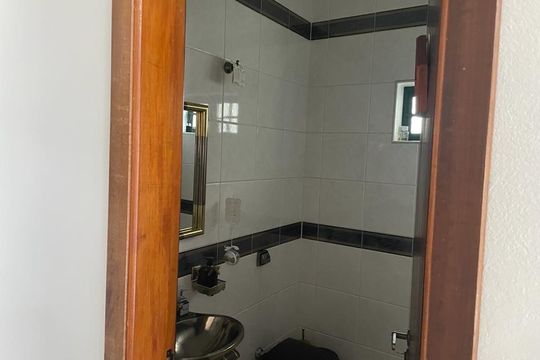 Banheiro de casa à venda com 4 quartos, 523m² em Jardim Atibaia (Sousas), Campinas
