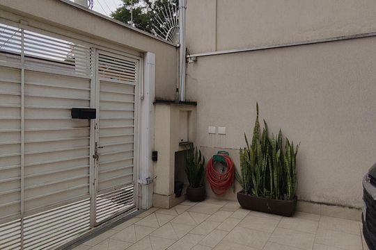 Casa para alugar com 3 quartos, 145m² em Vila Guedes, São Paulo