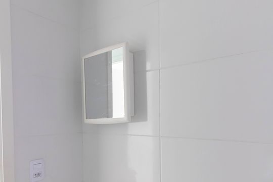 Banheiro de apartamento à venda com 2 quartos, 38m² em Vila Galvão, Guarulhos