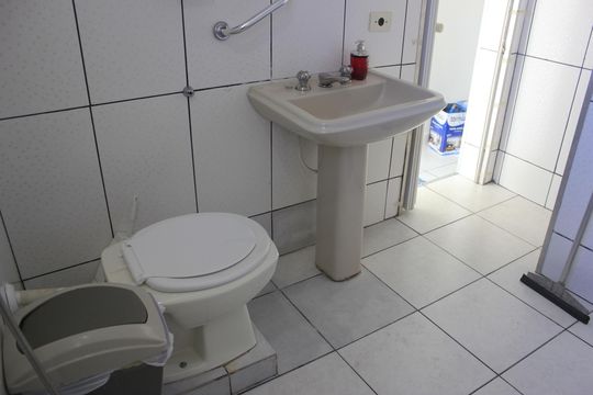 Banheiro da Suíte 2 de casa para alugar com 2 quartos, 163m² em Residencial Parque Cumbica, Guarulhos