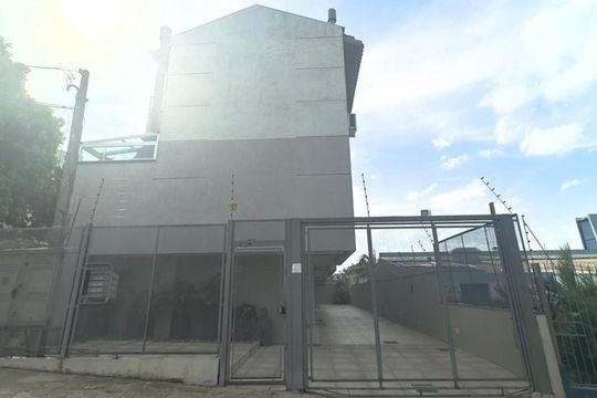 Fachada de casa de condomínio à venda com 3 quartos, 122m² em Medianeira, Porto Alegre