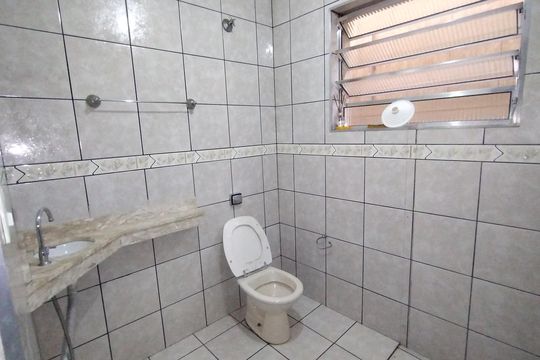 Banheiro de casa à venda com 4 quartos, 200m² em Bortolândia, São Paulo