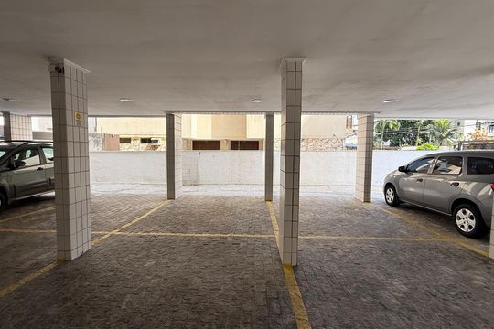 Garagem de apartamento para alugar com 2 quartos, 63m² em Jardim Las Palmas, Guarujá