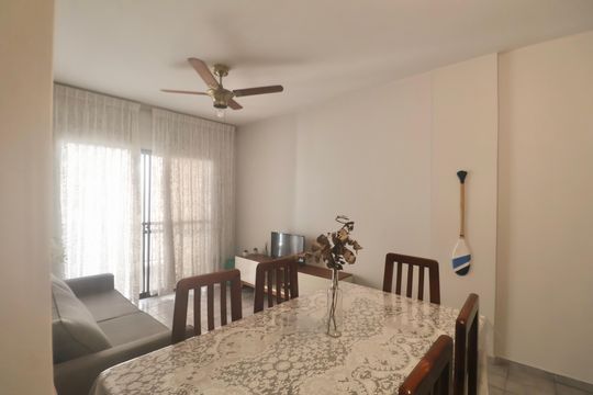 Sala de apartamento para alugar com 2 quartos, 63m² em Jardim Las Palmas, Guarujá
