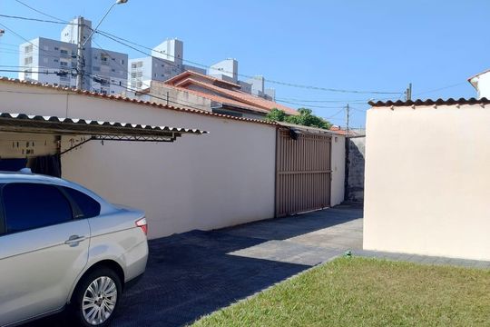 Fachada de casa para alugar com 2 quartos, 500m² em Parque Tres Meninos, Sorocaba