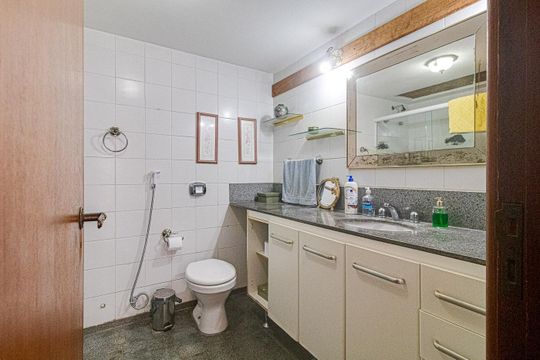Banheiro de apartamento à venda com 5 quartos, 256m² em Recreio dos Bandeirantes, Rio de Janeiro
