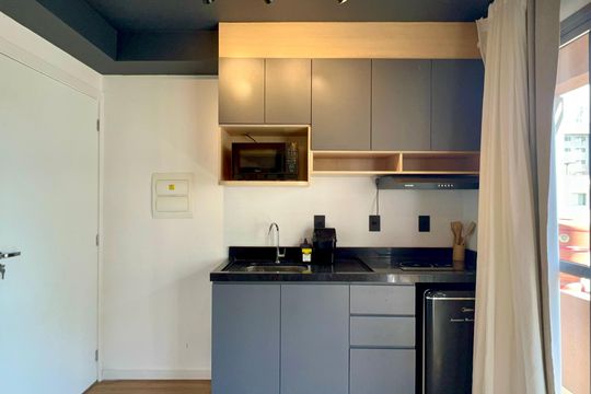 Cozinha de kitnet/studio para alugar com 1 quarto, 30m² em Jardins, São Paulo