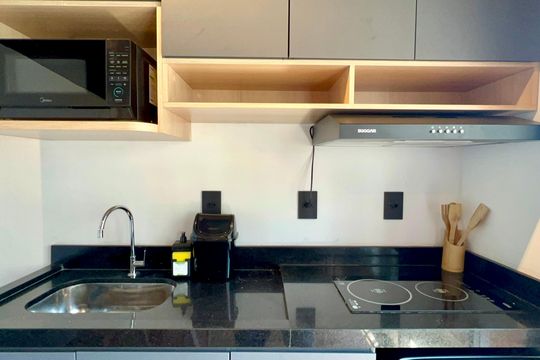 Cozinha de kitnet/studio para alugar com 1 quarto, 30m² em Jardins, São Paulo