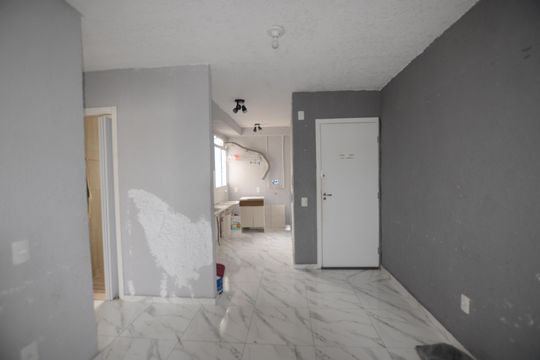 Sala de apartamento à venda com 2 quartos, 45m² em Cavalcanti, Rio de Janeiro