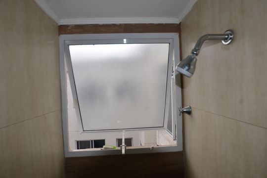 Banheiro de apartamento à venda com 2 quartos, 45m² em Cavalcanti, Rio de Janeiro