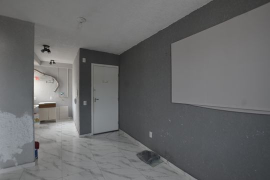 Sala de apartamento à venda com 2 quartos, 45m² em Cavalcanti, Rio de Janeiro
