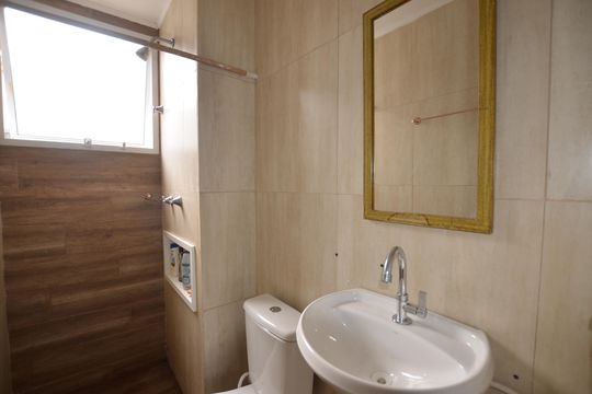 Banheiro de apartamento à venda com 2 quartos, 45m² em Cavalcanti, Rio de Janeiro