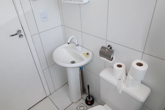 Banheiro de apartamento para alugar com 2 quartos, 47m² em Monte Castelo, São José dos Campos