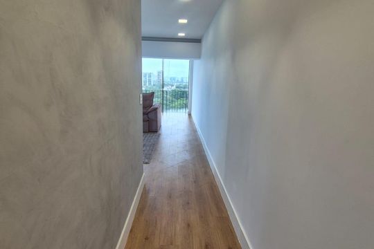 Corredor de apartamento à venda com 2 quartos, 90m² em Barra da Tijuca, Rio de Janeiro