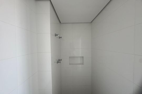 Banheiro de apartamento à venda com 1 quarto, 51m² em Picanço, Guarulhos