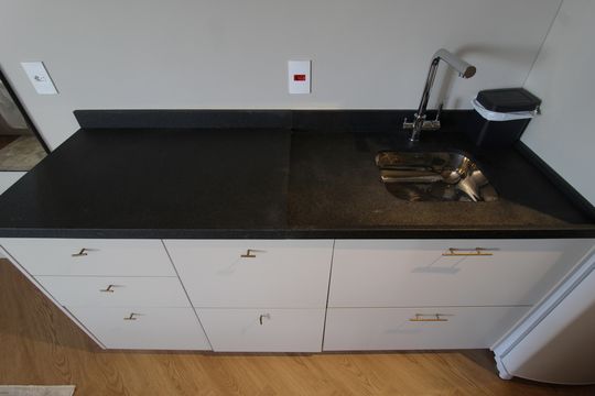 Cozinha de kitnet/studio à venda com 1 quarto, 30m² em Indianópolis, São Paulo