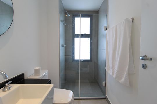 Banheiro de kitnet/studio à venda com 1 quarto, 30m² em Indianópolis, São Paulo