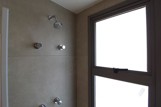 Banheiro de kitnet/studio à venda com 1 quarto, 30m² em Indianópolis, São Paulo