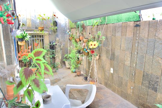 Área Privativa de casa à venda com 3 quartos, 136m² em Padre Eustáquio, Belo Horizonte