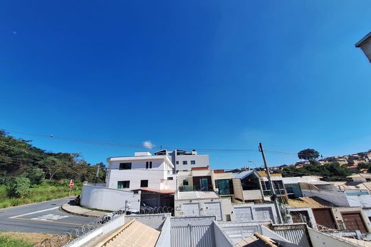 Fachada de casa à venda com 2 quartos, 97m² em Vale das Orquídeas, Contagem