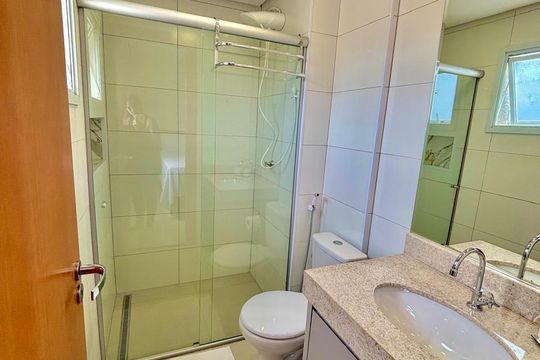 Banheiro de apartamento para alugar com 3 quartos, 73m² em Parque Amazonia, Goiânia