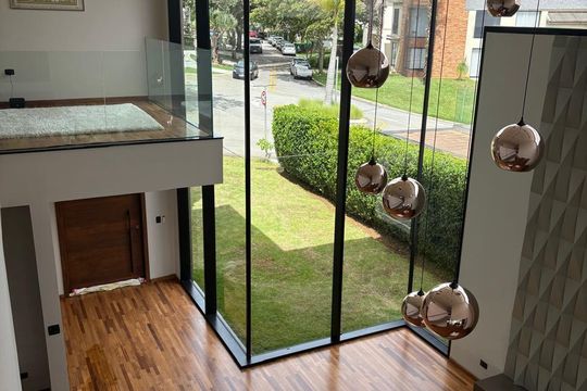 Sala de casa de condomínio à venda com 5 quartos, 615m² em Alphaville, Santana de Parnaíba