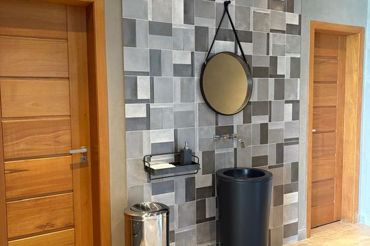 Sala de casa de condomínio à venda com 5 quartos, 615m² em Alphaville, Santana de Parnaíba