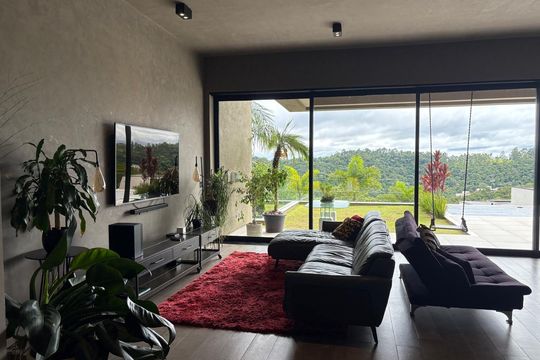 Sala de casa de condomínio à venda com 5 quartos, 615m² em Alphaville, Santana de Parnaíba