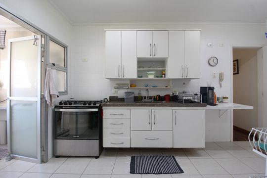 Cozinha de apartamento à venda com 2 quartos, 111m² em Vila Nova Conceição, São Paulo