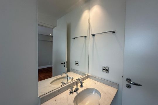 Banheiro da Suíte 3 de apartamento à venda com 3 quartos, 196m² em Empresarial 18 do Forte, Barueri
