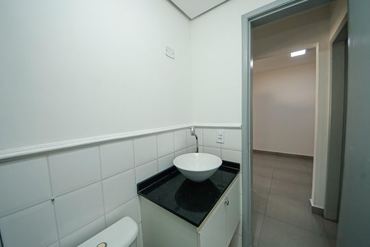 Banheiro de apartamento à venda com 2 quartos, 58m² em Vila Alpina, São Paulo