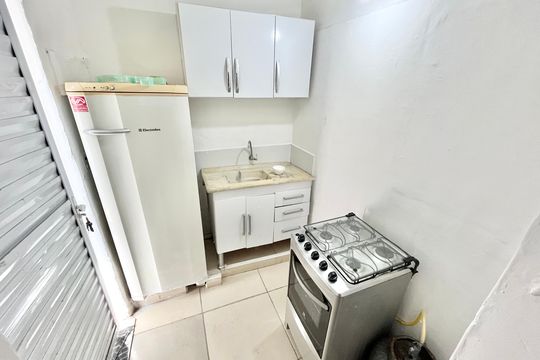 Cozinha de casa para alugar com 1 quarto, 25m² em Vila Roque, São Paulo