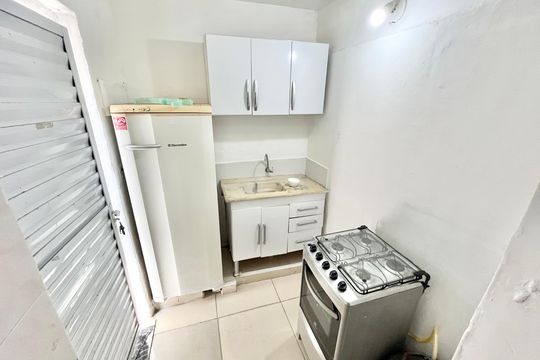 Cozinha de casa para alugar com 1 quarto, 25m² em Vila Roque, São Paulo