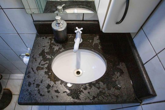 Banheiro de apartamento à venda com 2 quartos, 55m² em Parque Sete de Setembro, Diadema