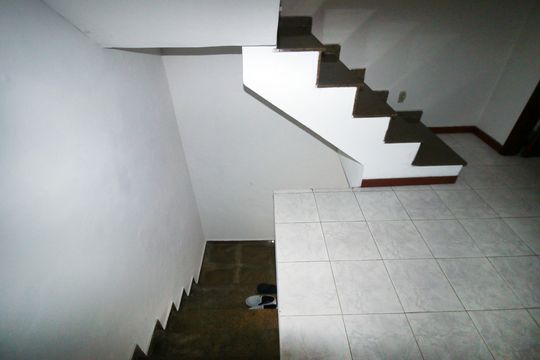 Sala - Escada de casa à venda com 2 quartos, 200m² em Olaria, Rio de Janeiro
