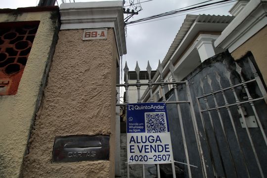 Placa de casa à venda com 2 quartos, 200m² em Olaria, Rio de Janeiro