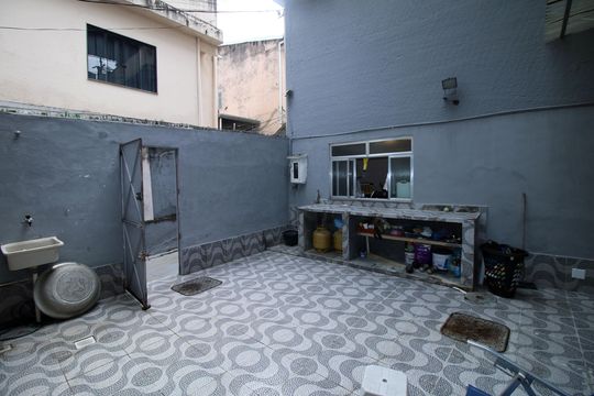 Quintal de casa à venda com 2 quartos, 200m² em Olaria, Rio de Janeiro
