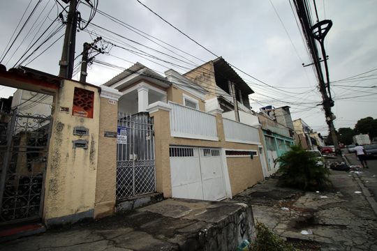 Fachada da casa de casa à venda com 2 quartos, 200m² em Olaria, Rio de Janeiro