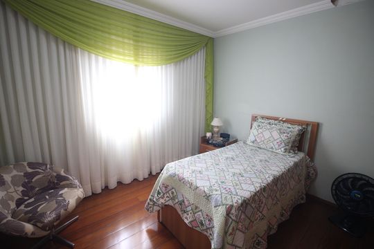 Quarto 3 de casa para alugar com 3 quartos, 637m² em Novo Santa Cecília, Belo Horizonte